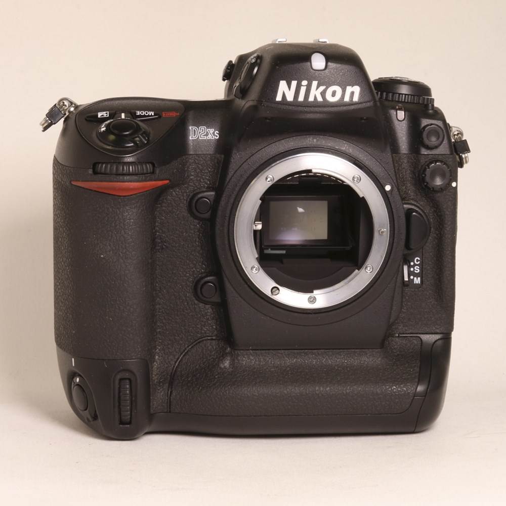 Used Nikon D2XS Body