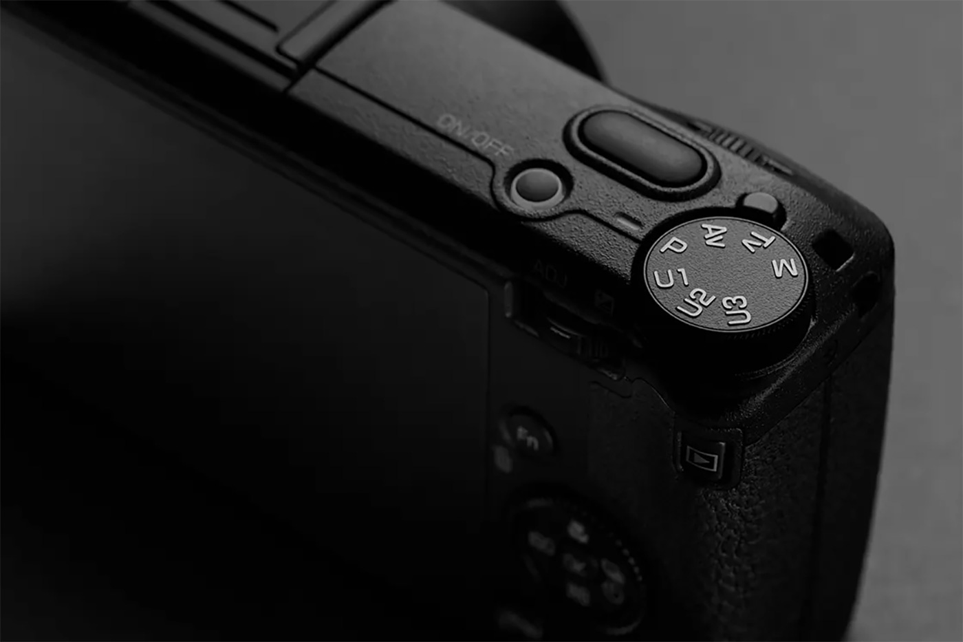 Top panel closeup with dial and simple controls