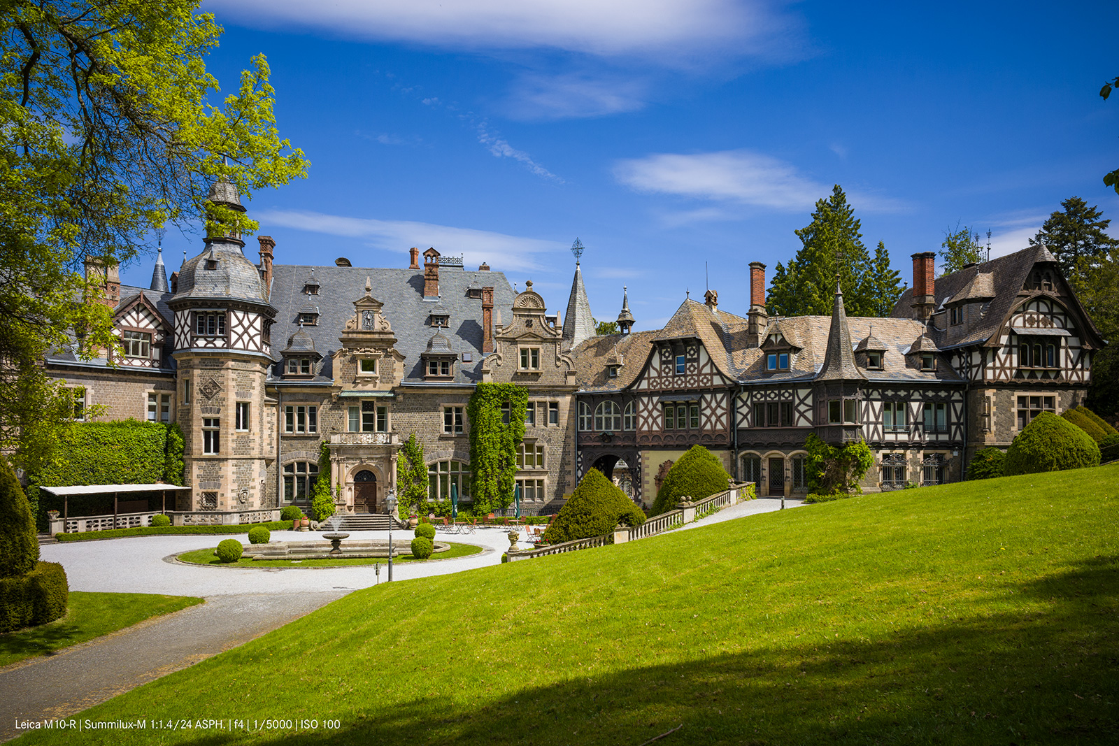 Huge resolution files from the Leica M10-r