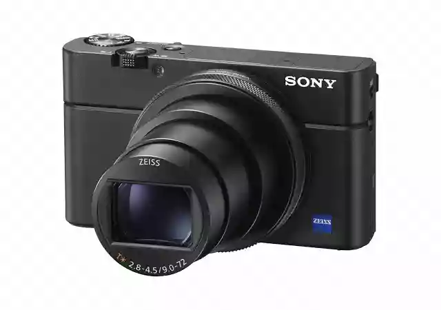 Sleek with a refined feel, the Sony RX100 VI is small enough to fit in your pocket