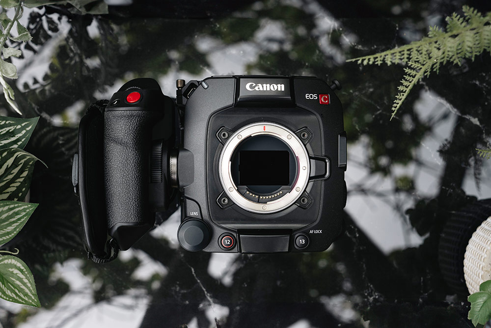 Lifestyle image with the EOS C400 RF mount cinema camera