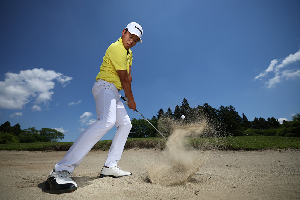 High speed frozen action sports golf shot