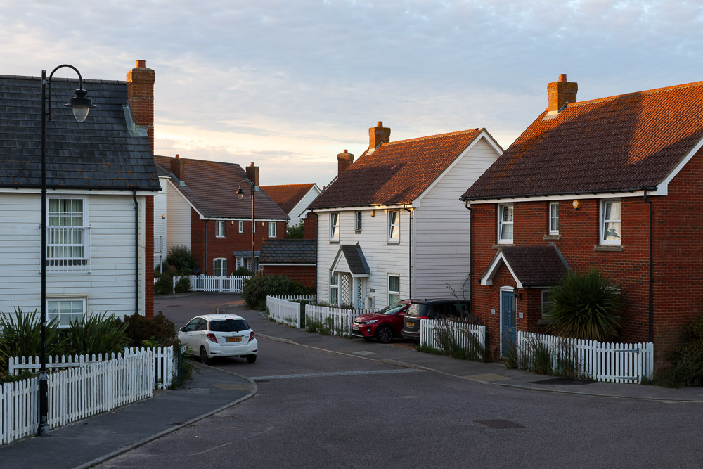 Image sample from Canon R7 of street scene with houses at sunset