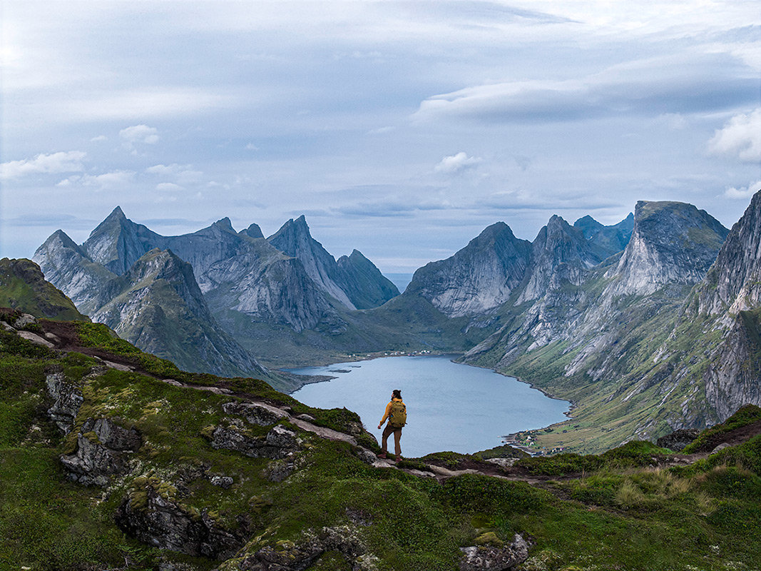 Air 3S Sample image 02 Mountain selfie @19.35mm (equivalent 70mm). Exposure: 1/320 sec. f/2.8. ISO 100