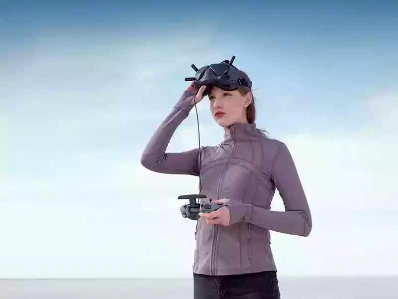 Pure style flying a futuristic drone with Goggles