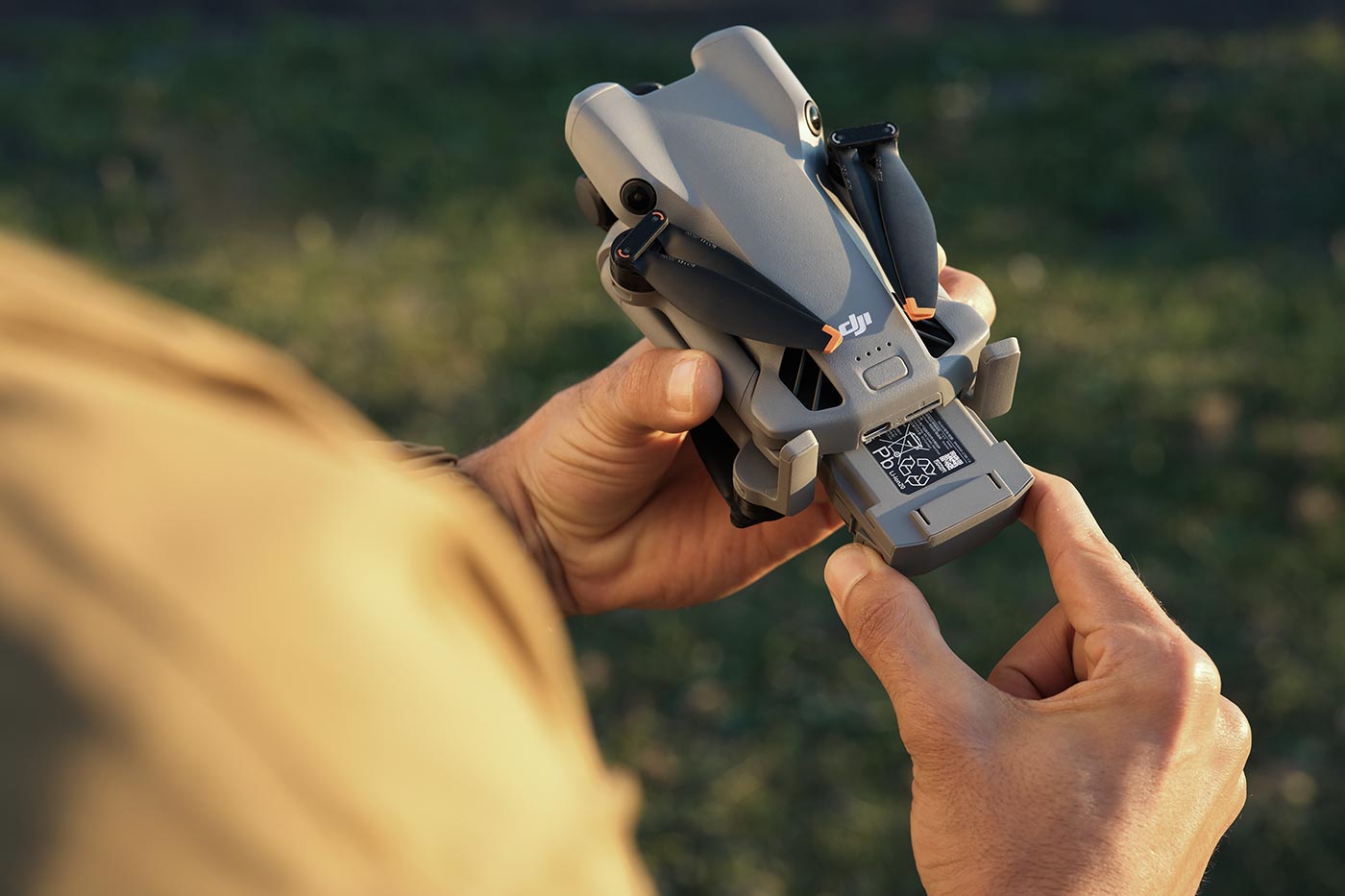 Swapping the battery in the Mini 5 Pro aircraft