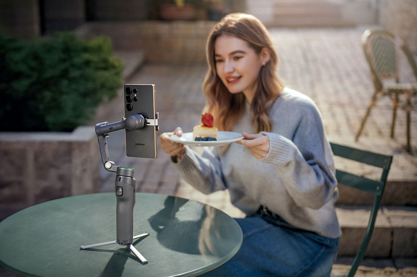 Vlogging with a Samsung phone and the Osmo 8P