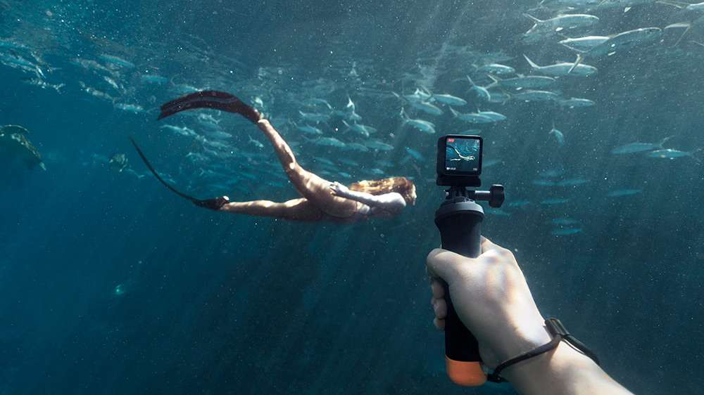Photographing underwater using action camera