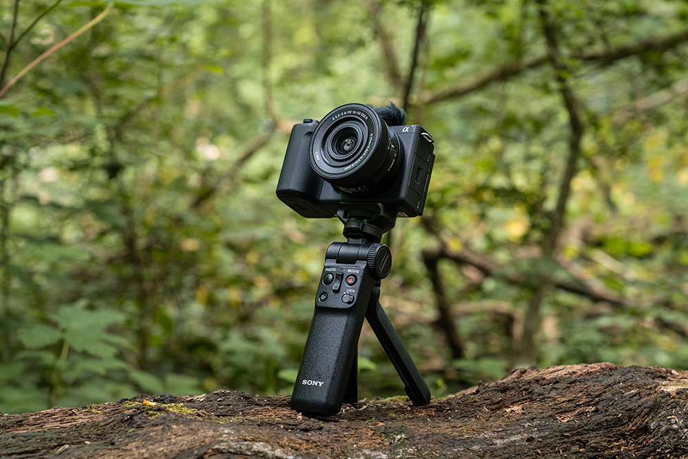 The compact APS-C camera with a shooting grip