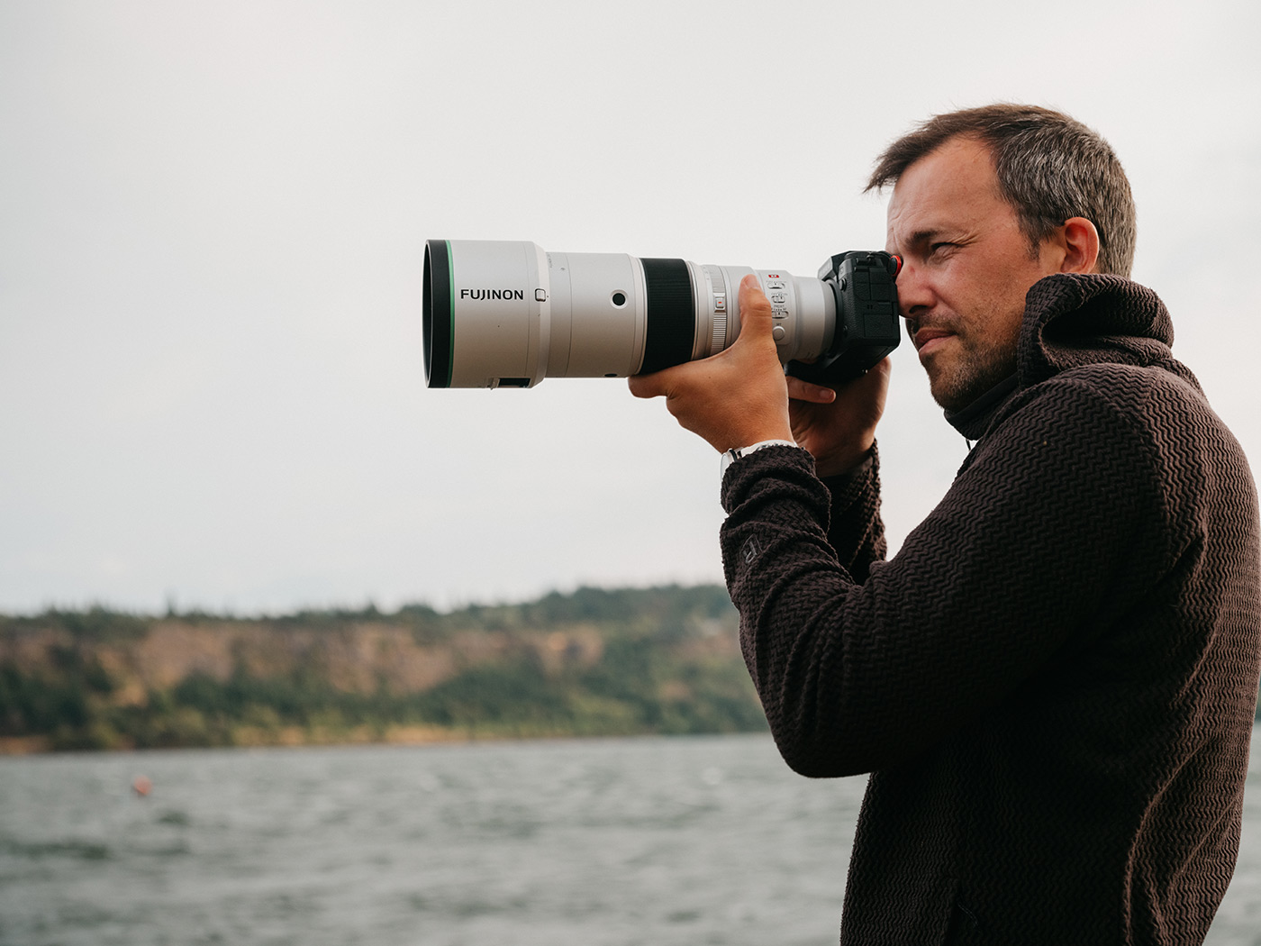 Handholding the compact XF 500mm lens