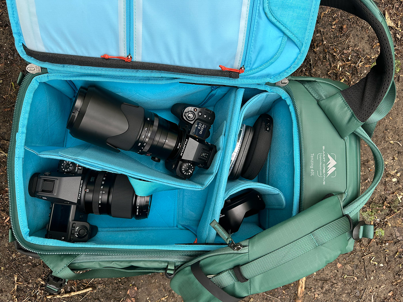 Size compared to the XH2 camera in the bag