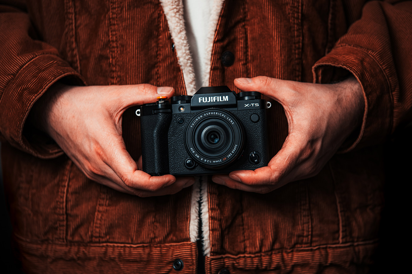 Lifestyle image showing the black X-E5 in the hand
