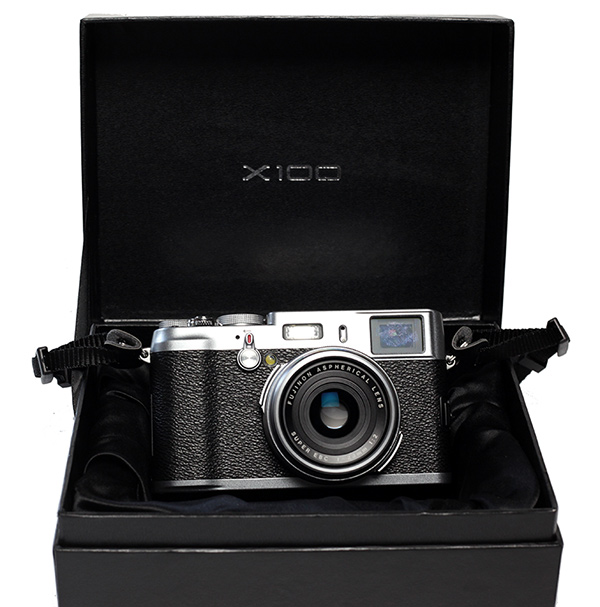Fuji X100 camera in pristine condition with box