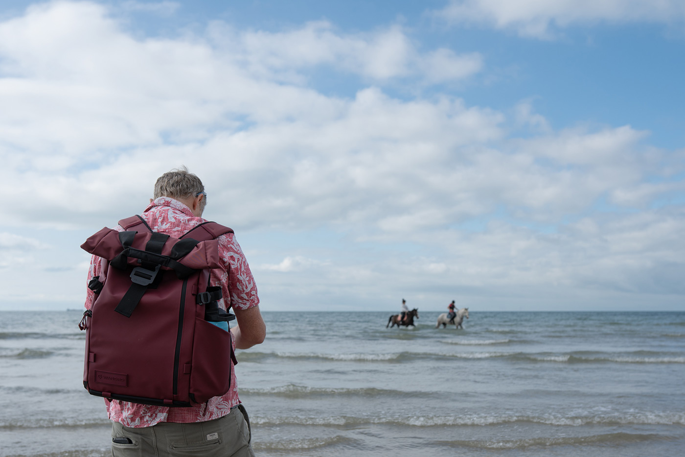 Photographing at the beach with the 2025 wandrd prvke 31