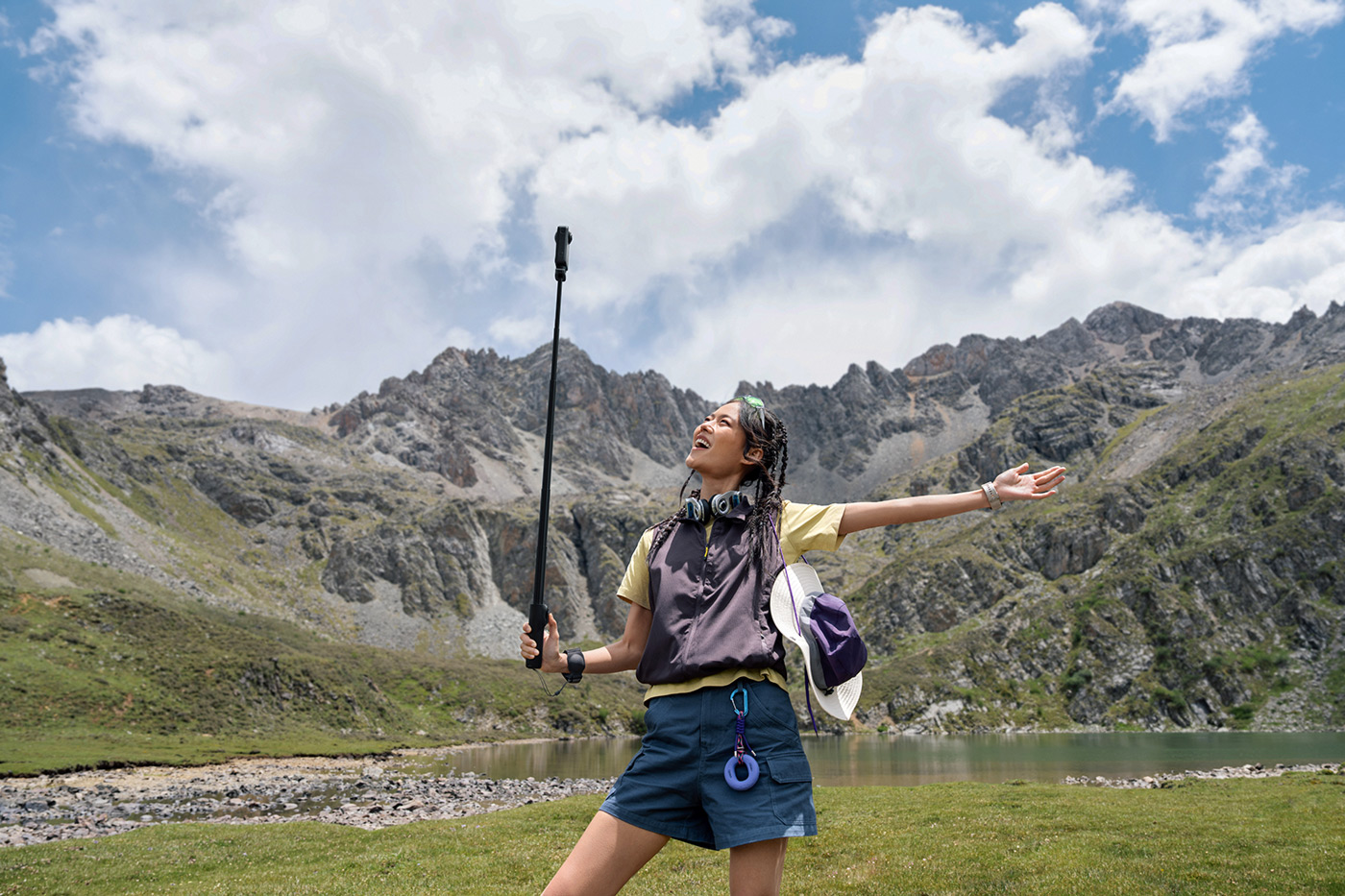 Hiking with selfie stick and X6