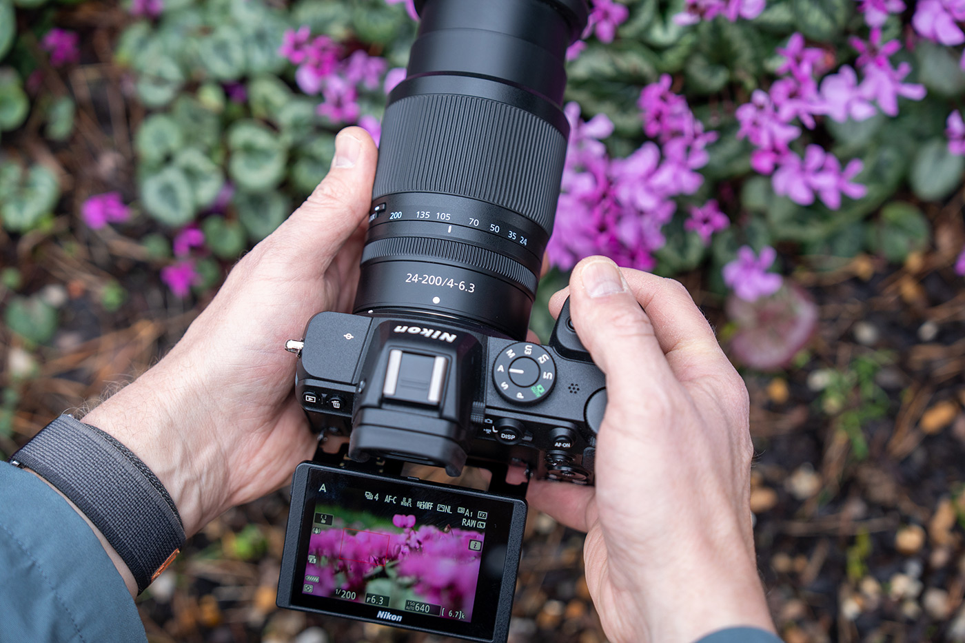 Shooting with the lens on the Z5