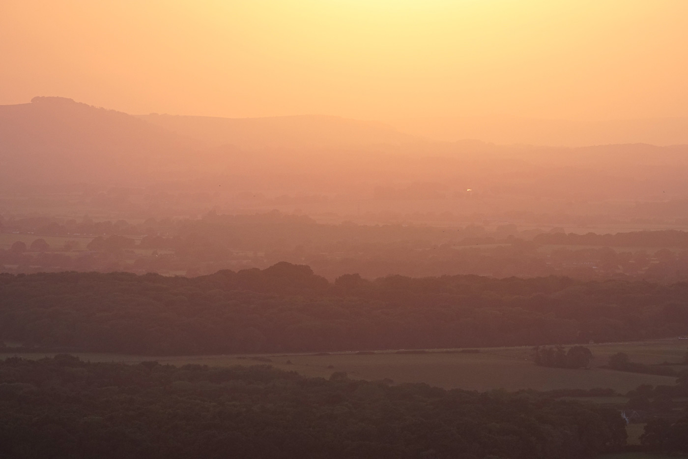 Sample image 02 sunset. Captured with FE 100-400mm F/4.5-5.6 GM OSS lens at 152mm. Camera settings: 1/1000 sec. f/5. ISO 640.