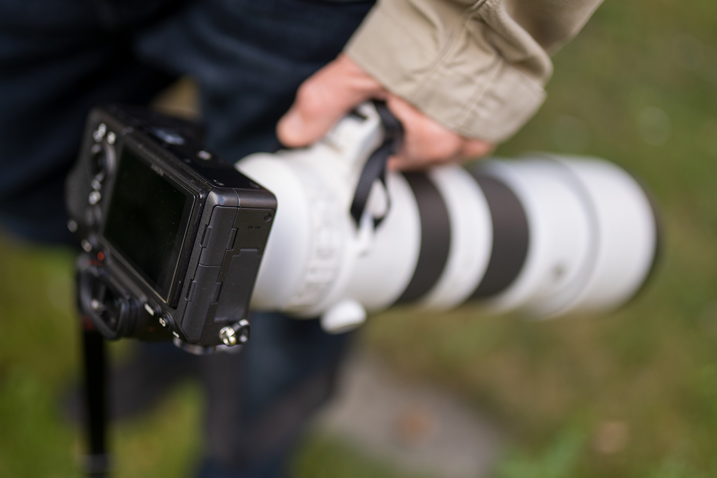 Carrying the camera and large 200-600mm lens