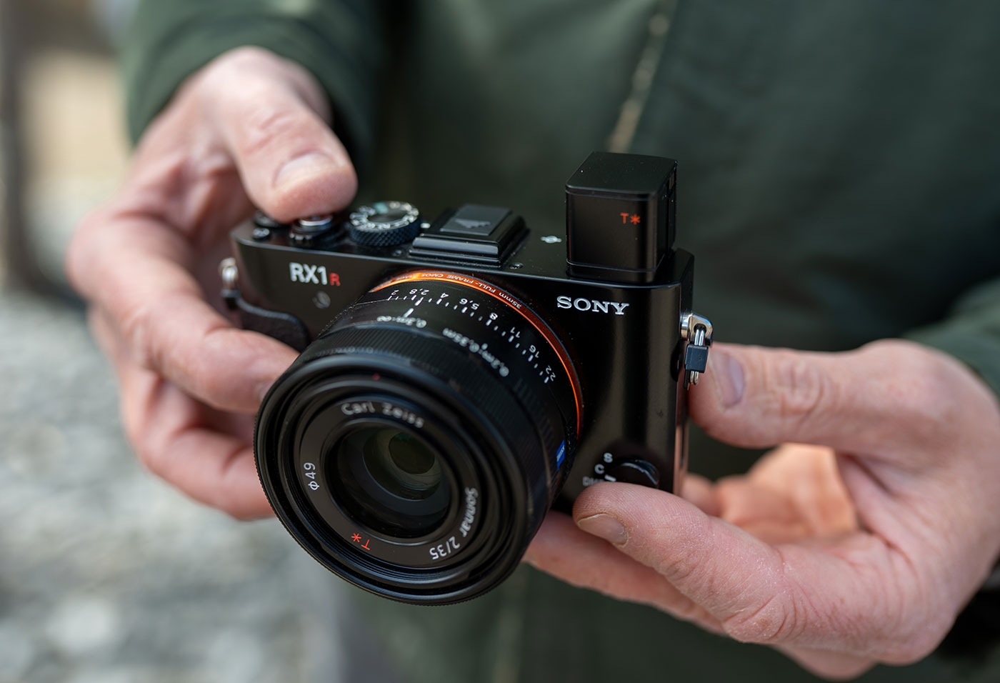 The popup EVF looks great