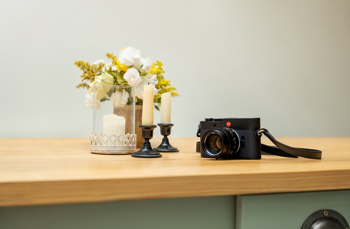 Lifestyle image with the new EVF Leica camera