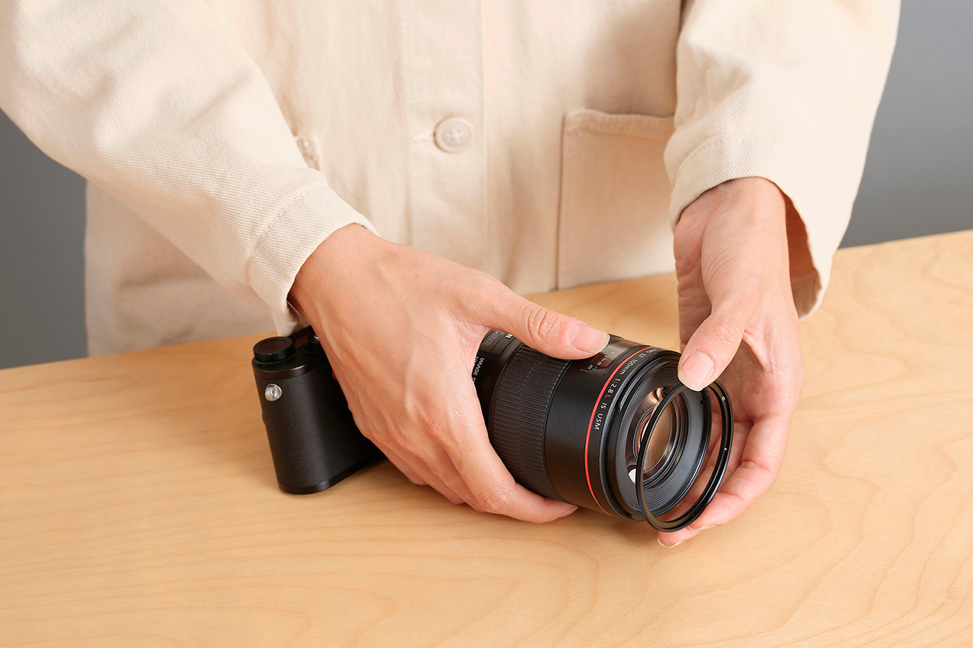 Mounting UV filter onto lens