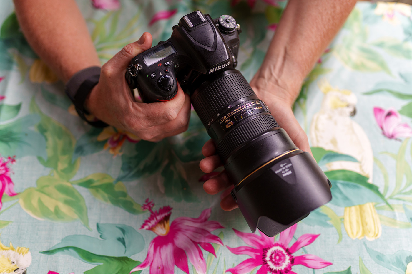 How the lens fits in the hand