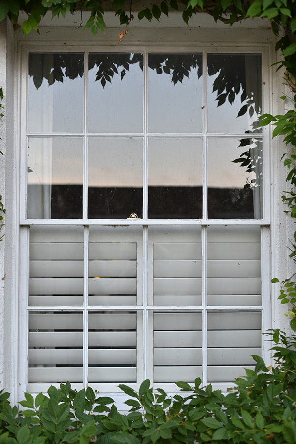 Sample 07 Sash window reflections. Camera settings: 1/160 sec. f/2.2. ISO 100