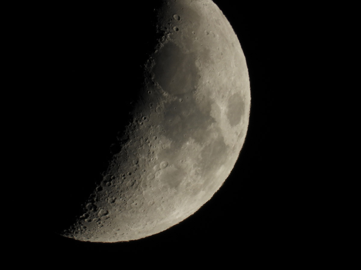 Sample Moon Image Nikon Coolpix 1100 @539mm. Camera settings 1/160 sec. f/8. ISO 100