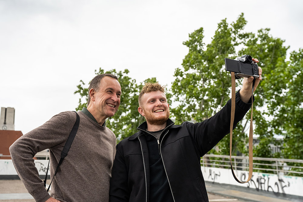 Ooh look a vari-angle LCD for selfies