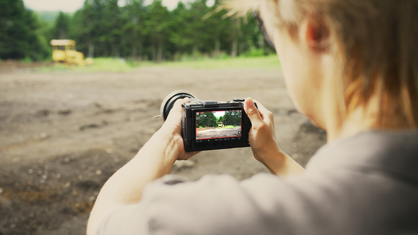 High brightness monitor for outdoor filming