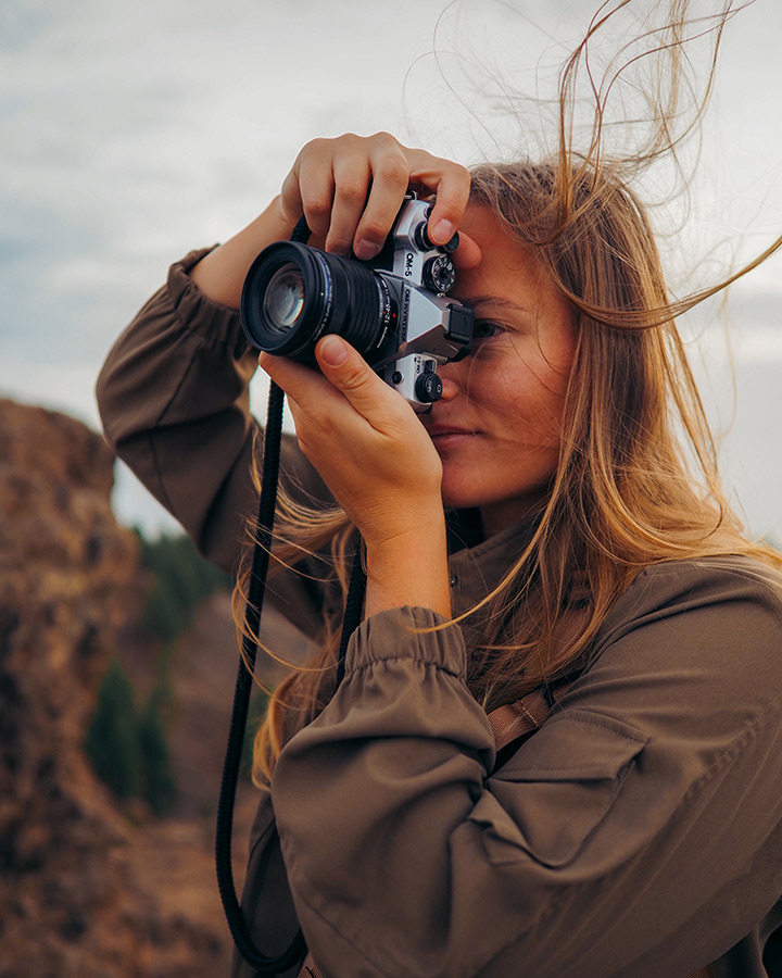 Lifestyle image shooting through EVF