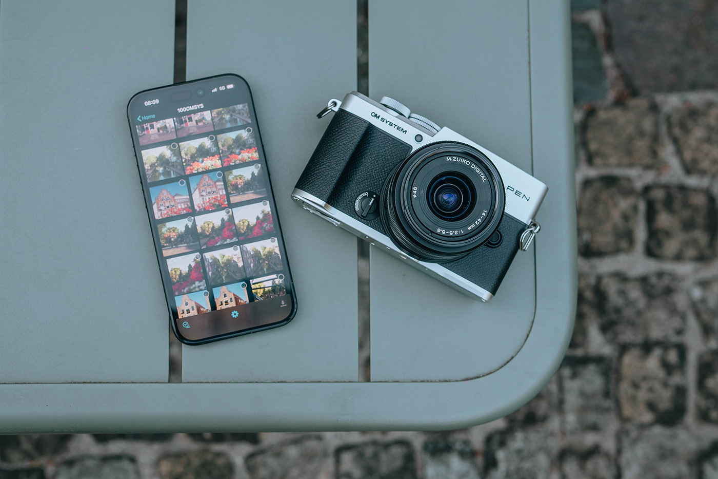 App for sharing images after exporting from camera