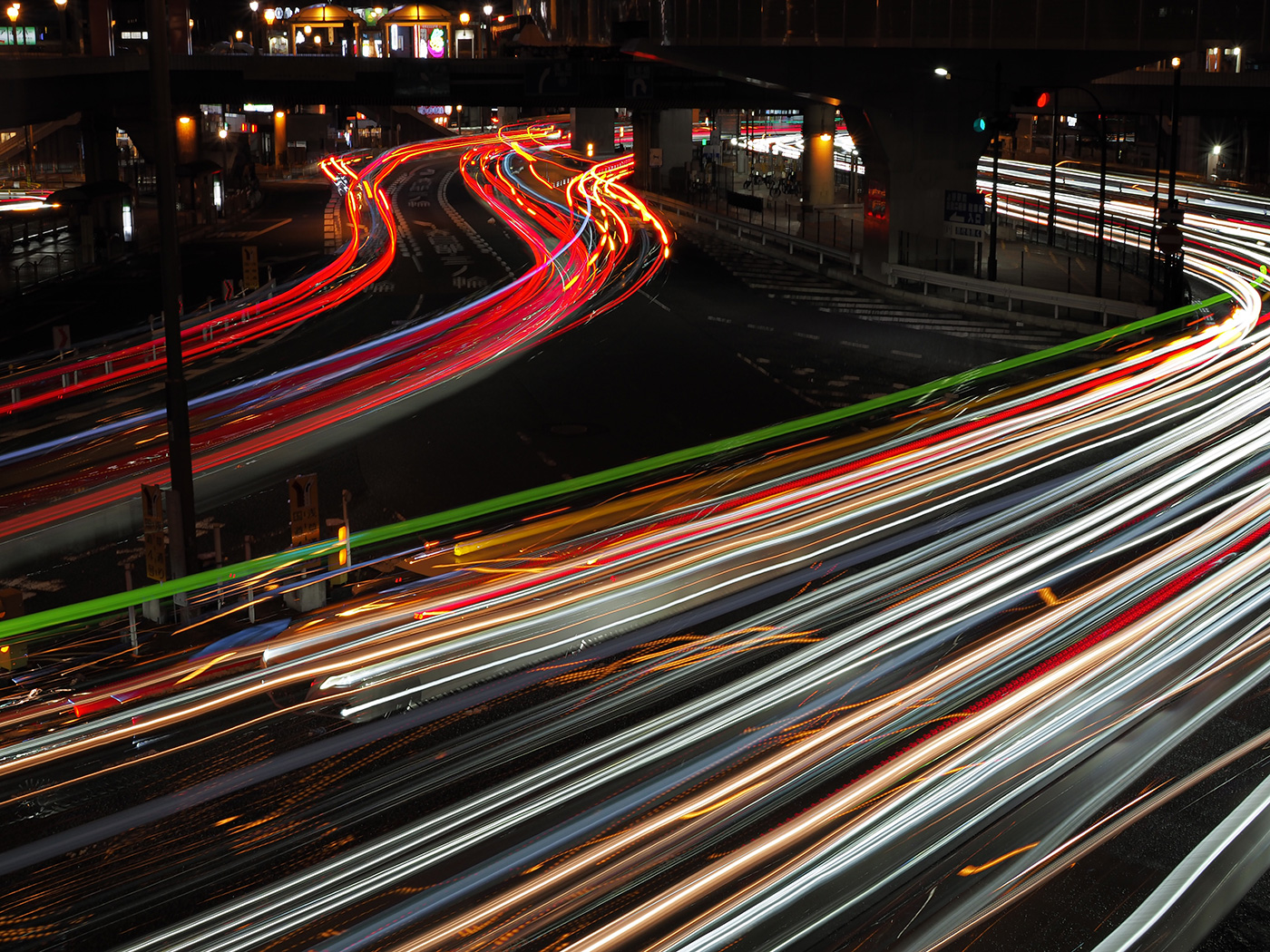 Sample 05 Light trails captured using Live Composite. No EXIF data