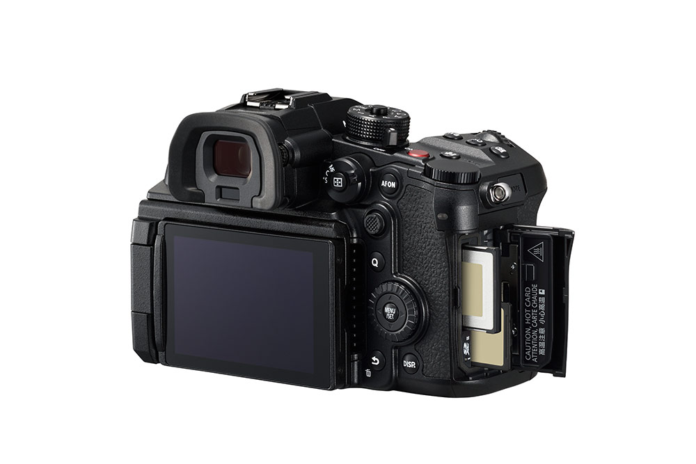 Card slots in the GH7 body with CFexpress and SD