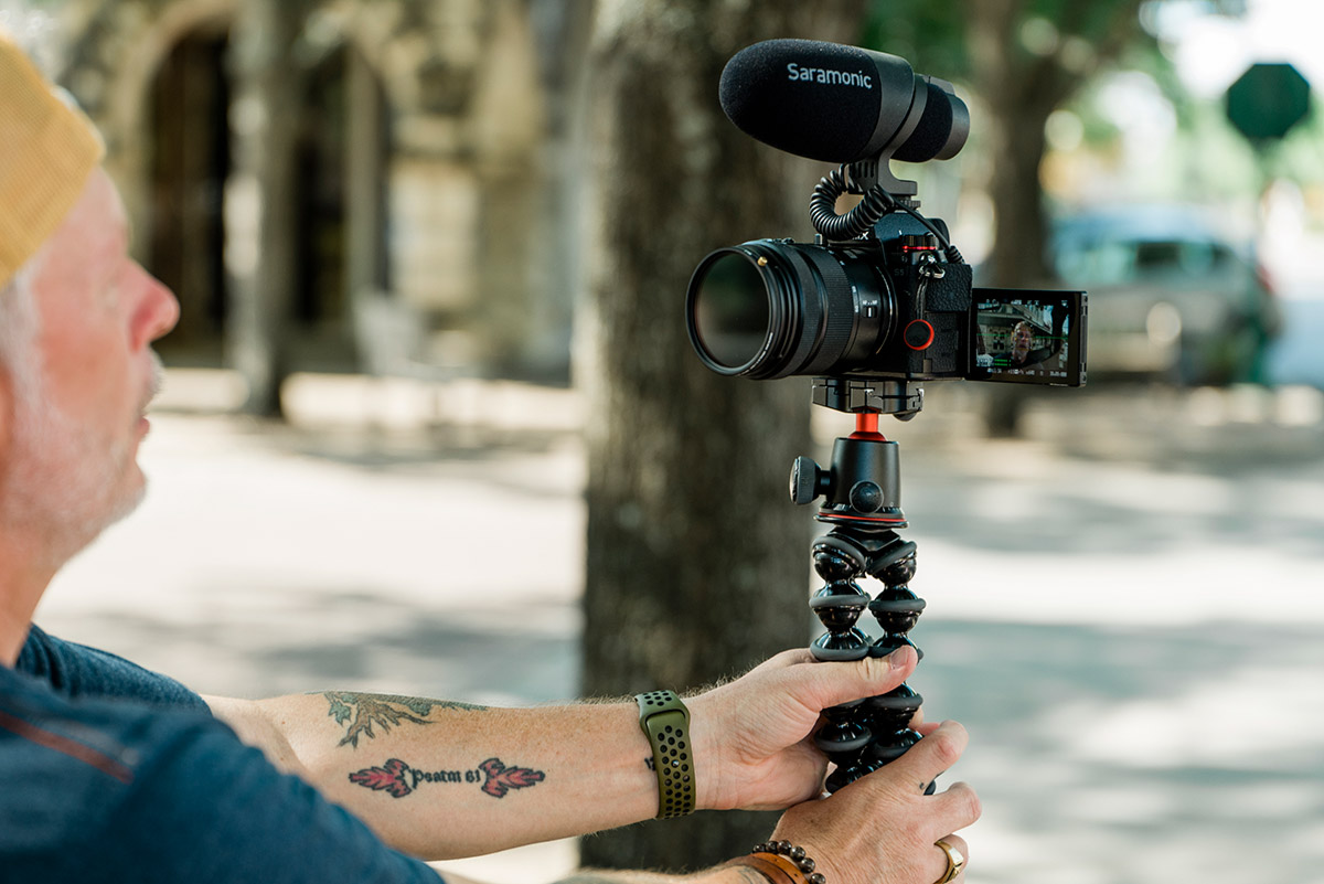 Piece to camera with screen flipped and external microphone