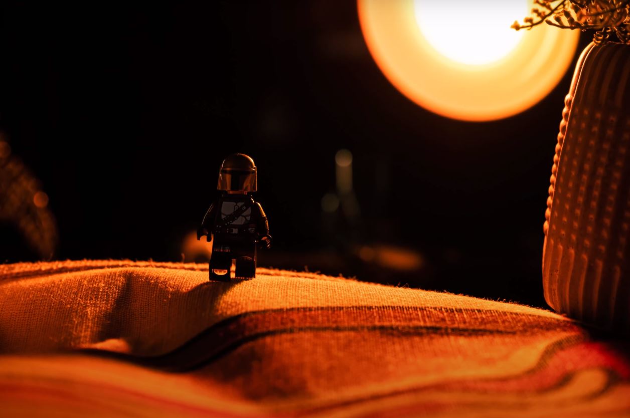 Using rim lighting for the LEGO subject