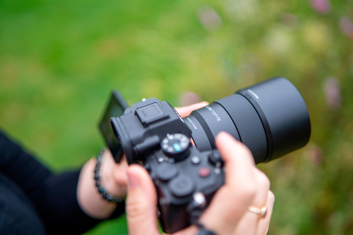Handheld shooting with the new Samyang 85mm f1.8 lens