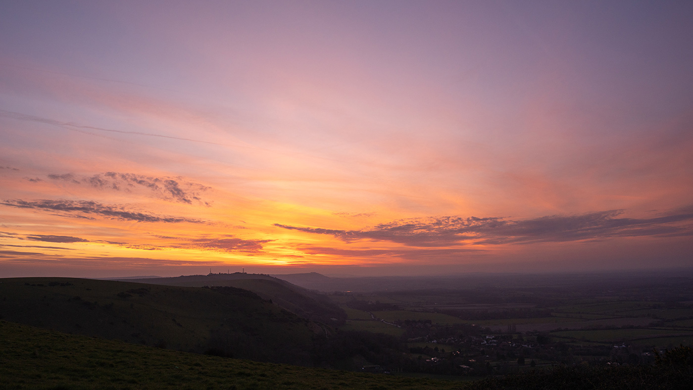 Sample 03 Landscape sunset (cropped into pano format). Camera settings: 1/125 sec. f/4. ISO 160