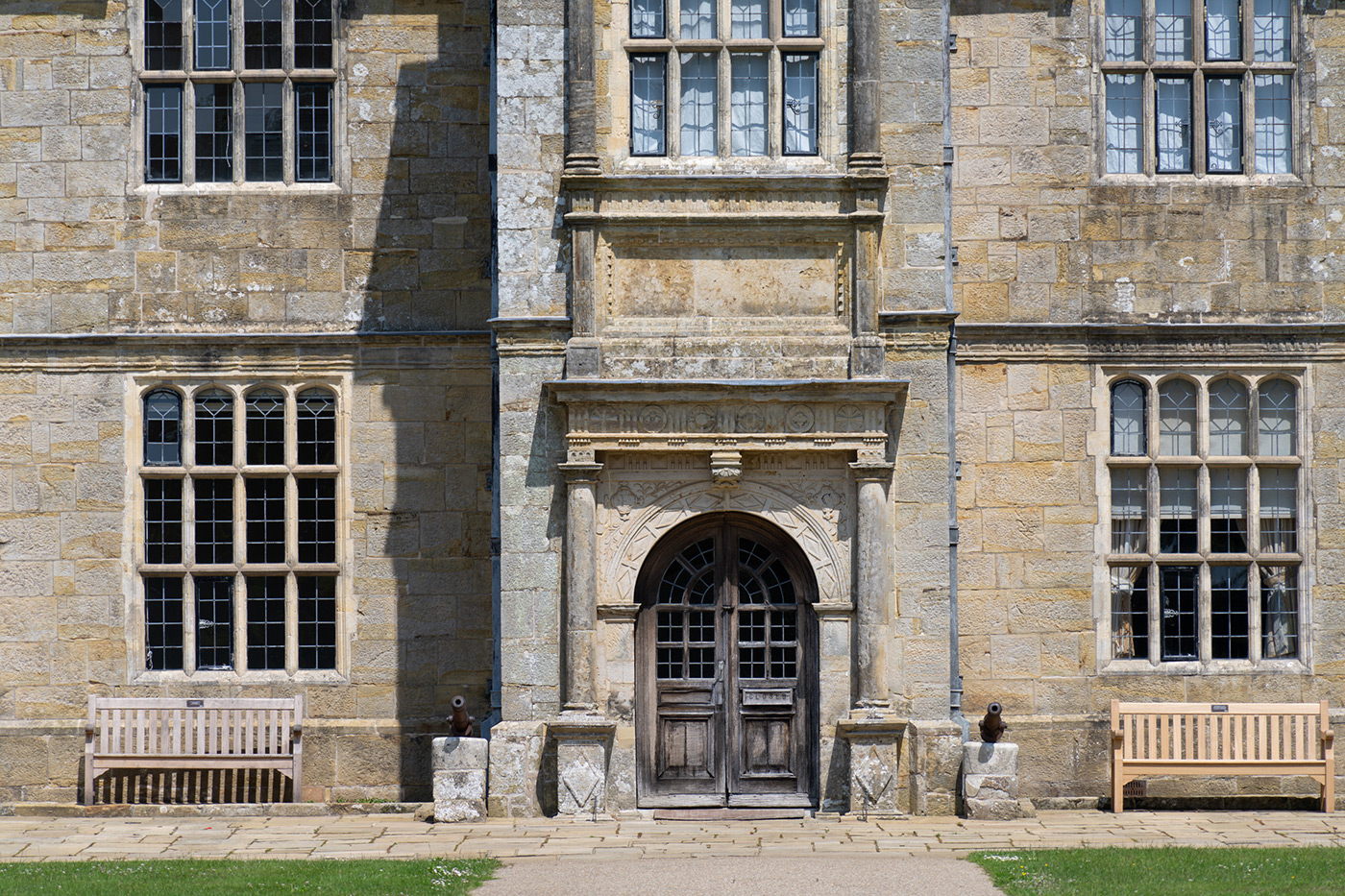 Sample 05 Zoomed al the way into the stately home @200mm Camera settings: 1/400 sec. f/6.3. ISO 100