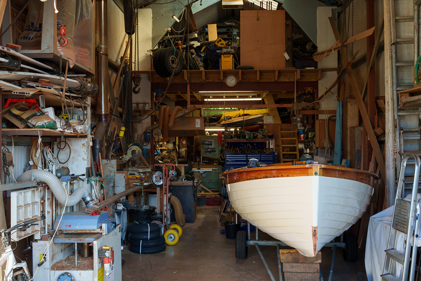 Sample 01 Boat builder’s workshop. Detail-rich low-light scene, showing excellent clarity across the frame. Camera settings: 1/125 sec. f/5.6. ISO 320