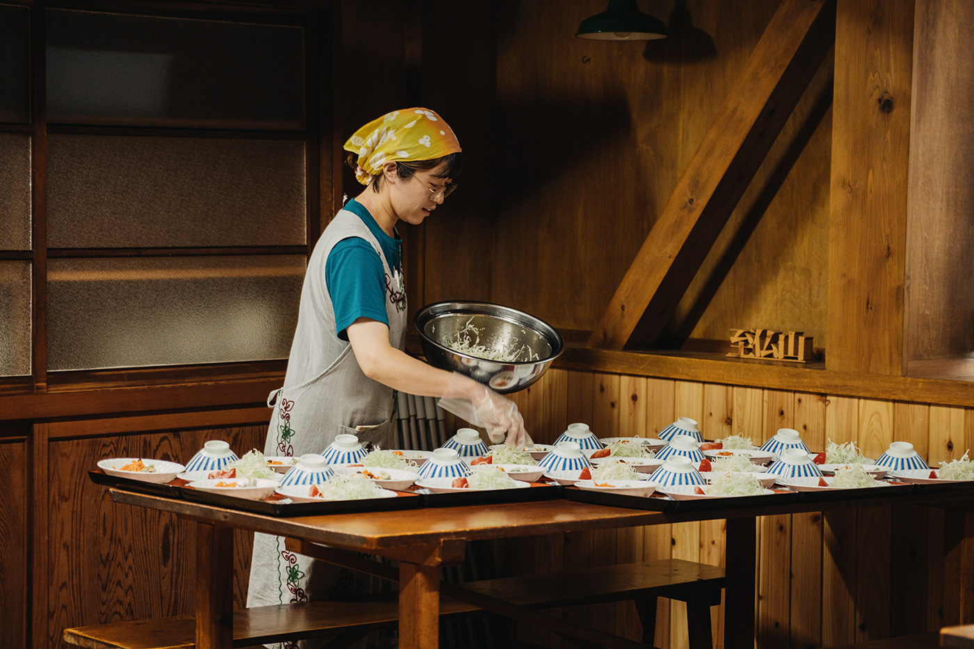 Sample 05 chef at 50mm © Naoki Miyashita. Settings: 1/60 sec. f/2.8. ISO 800