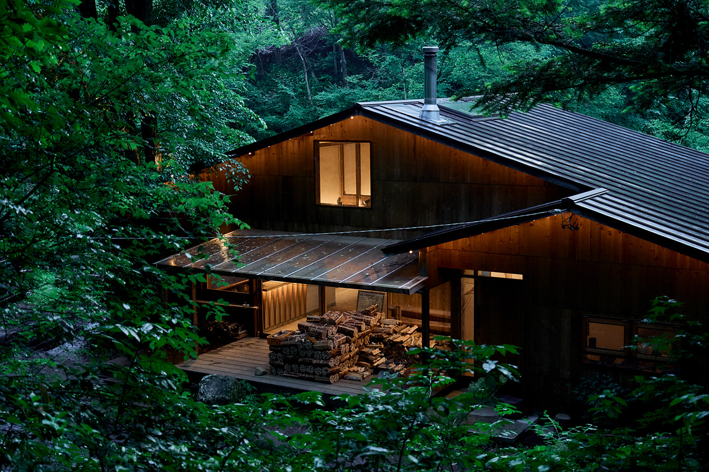 Sample 01 Syuheiinoue. Sigma 20-200mm f/3.5-6.3 DG Contemporary Lens for Sony E with Sony A9 II. Camera settings: 1/50 sec. f/5. ISO 1600