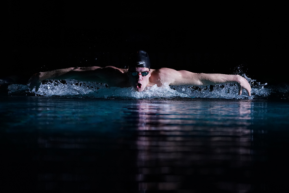 Sample image indoor swimming Sony 100-400 GM
