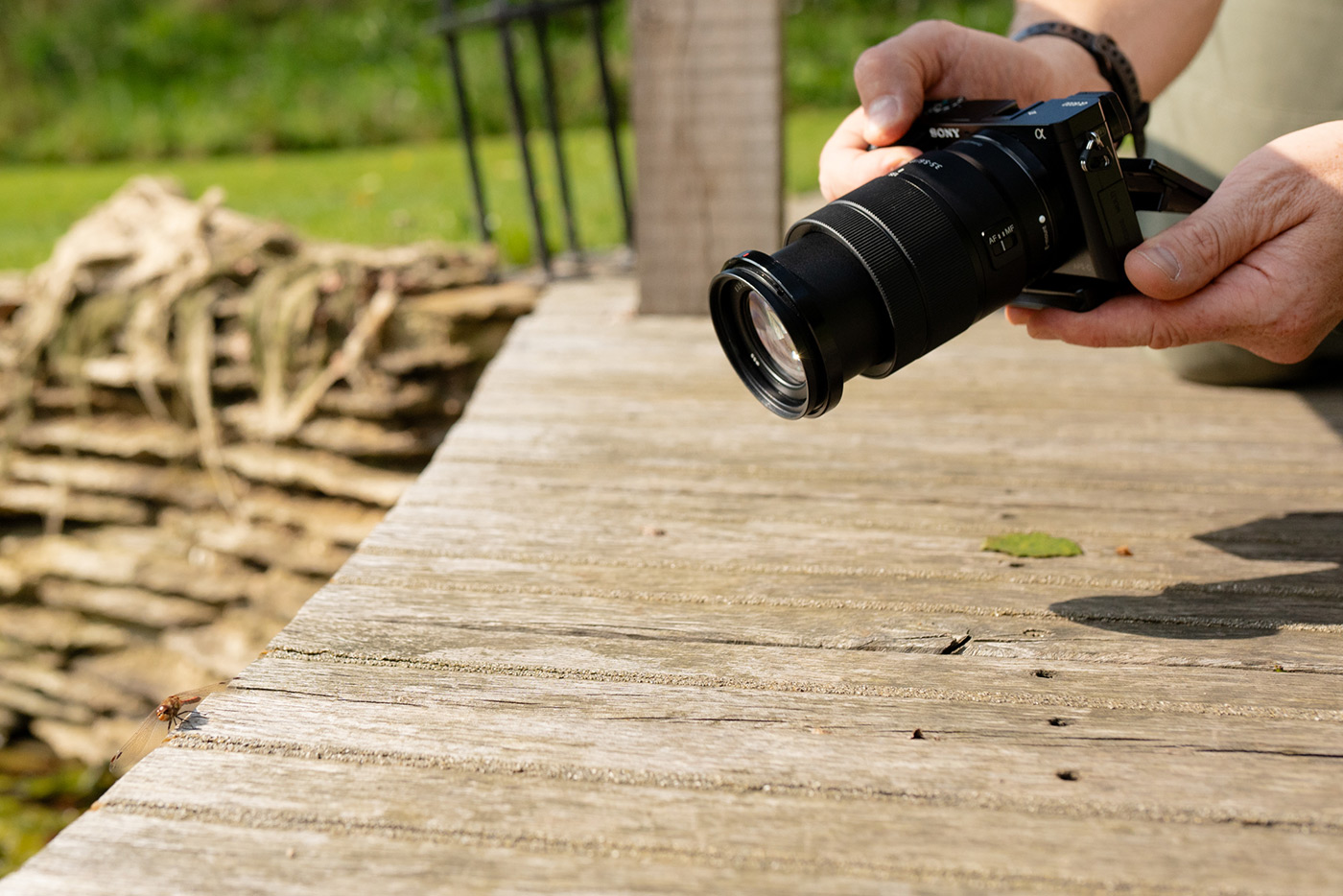 Capturing close-up shots with the zoom lens