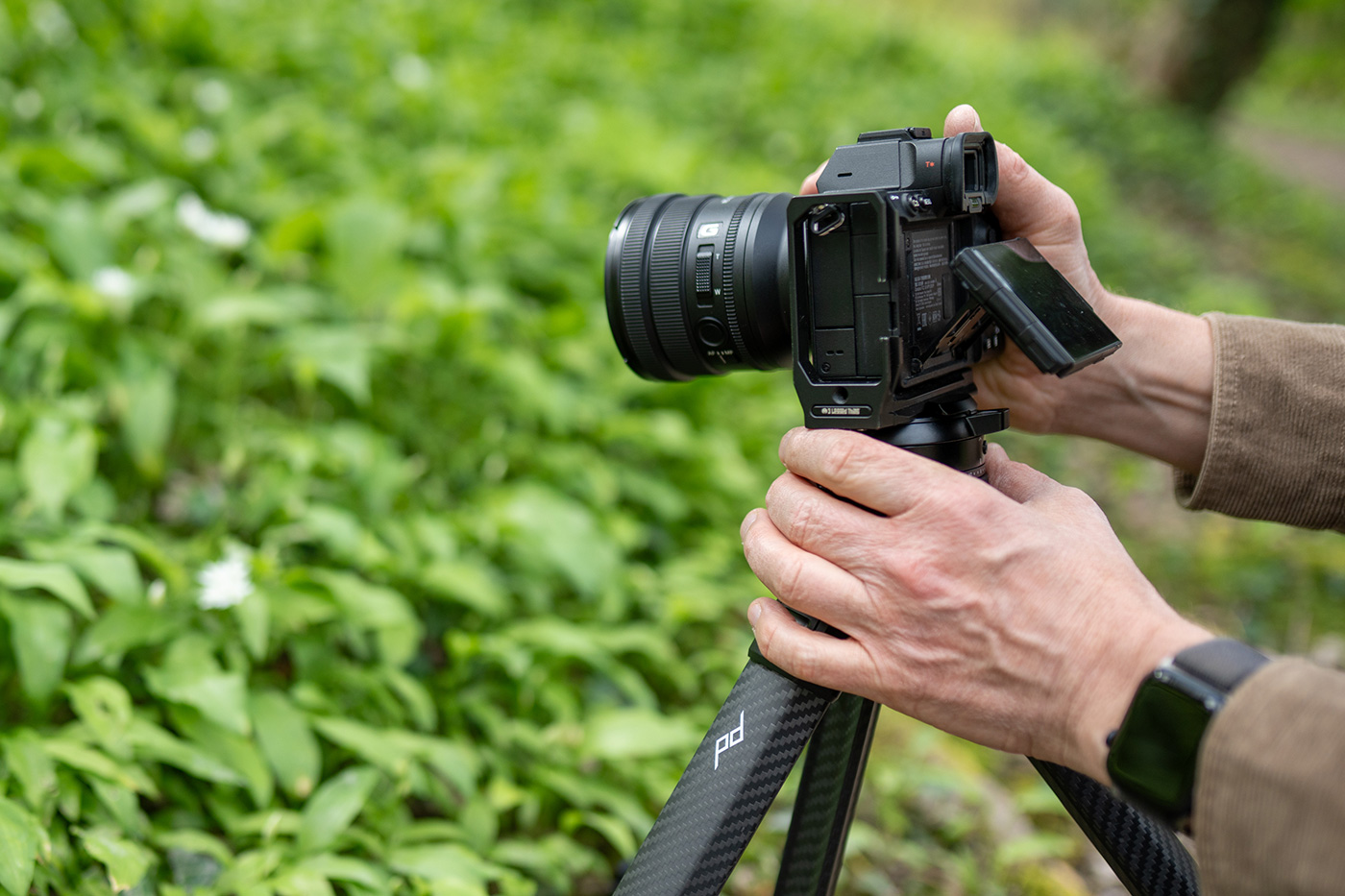 Capturing images tripod mounted with the Sony power zoom lens