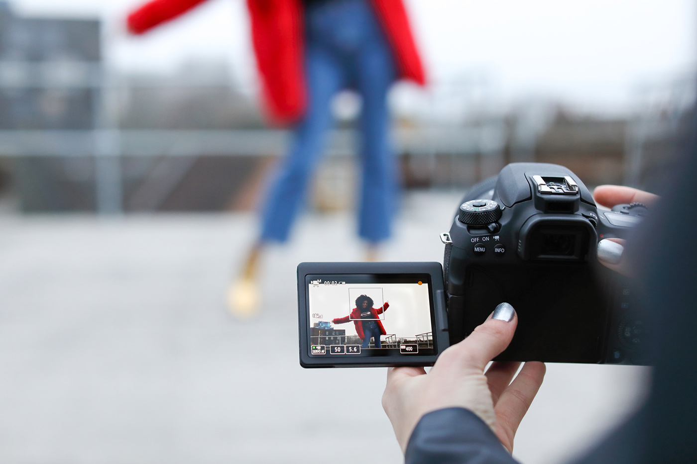 Focusing with a DSLR camera