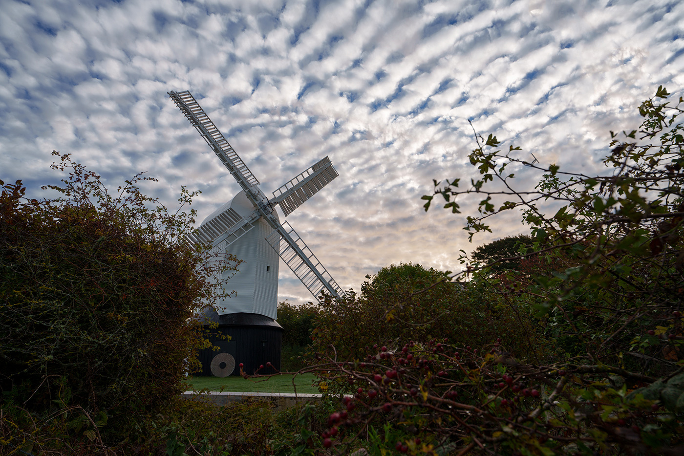 Sample 07 View of a windmill beneath autumn skies at 20mm (a handful of distracting branches cloned out). Camera settings: 1/500 sec. f/5.6. ISO 100.