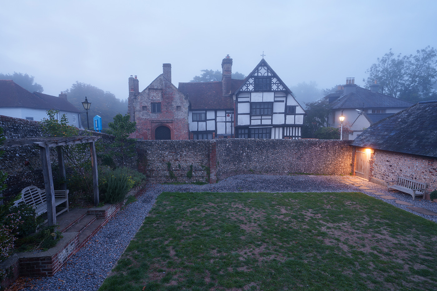 Sample 08 Spooky historic house in the fog at 20mm. Camera settings: 4 sec. f/8. ISO 100.