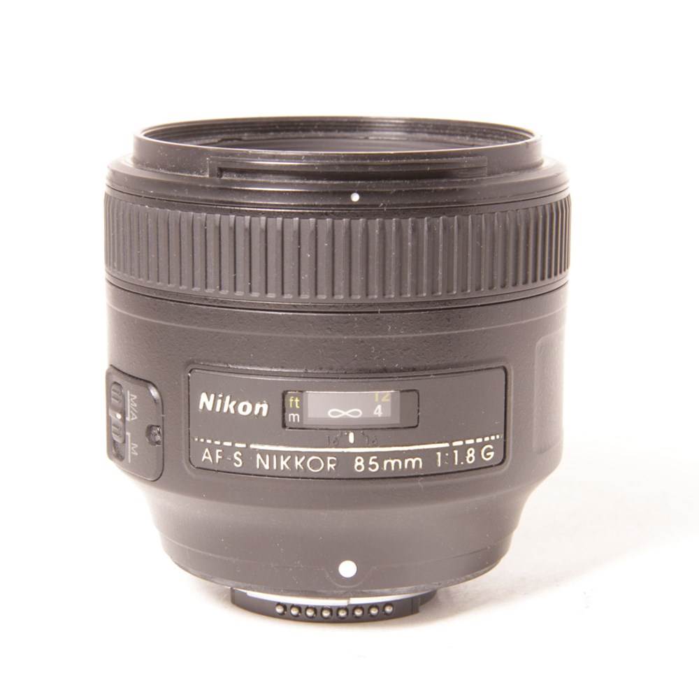 nikon 85mm 1.8 fx lens