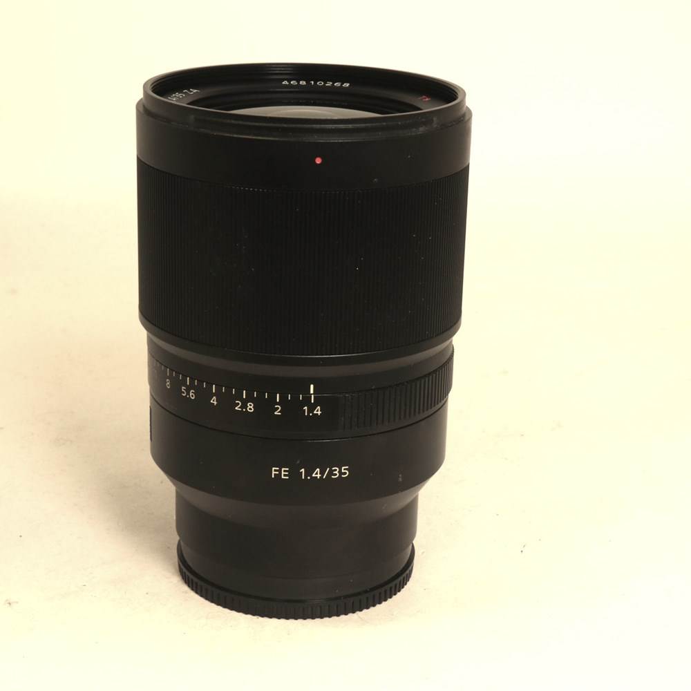 Used Sony FE 35mm f/1.4 ZA Zeiss Distagon T* Lens